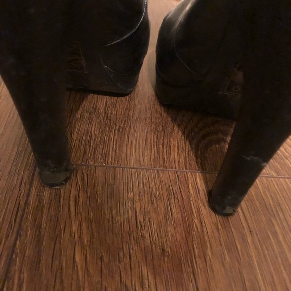 Black boots - Picture 2 of 4
